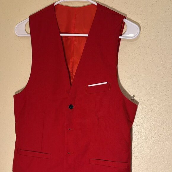 Red vest and pants set - Picture 5 of 8